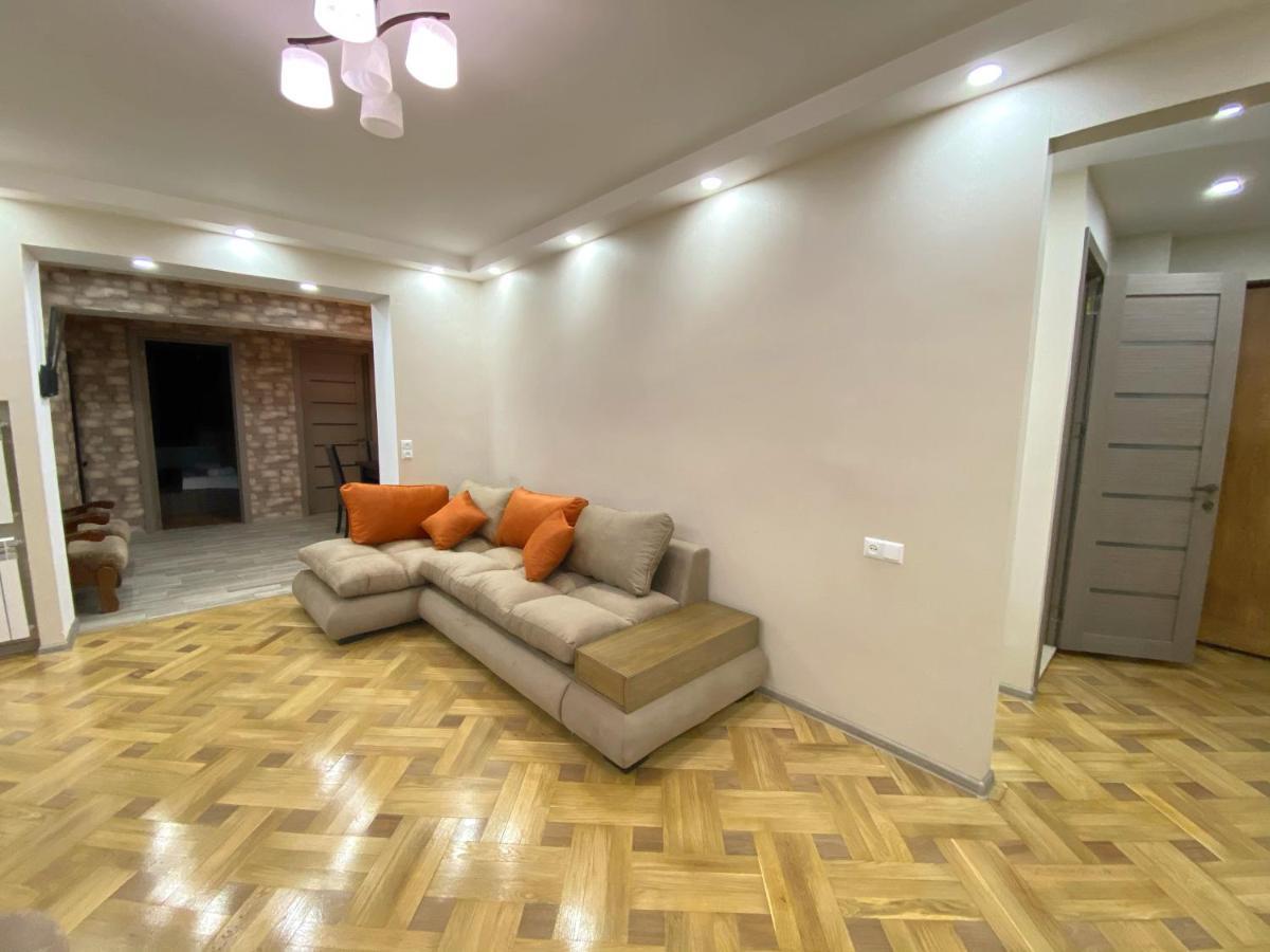 Luxury 4-Bedroom Apartment In The Center Tbilisi Exterior photo