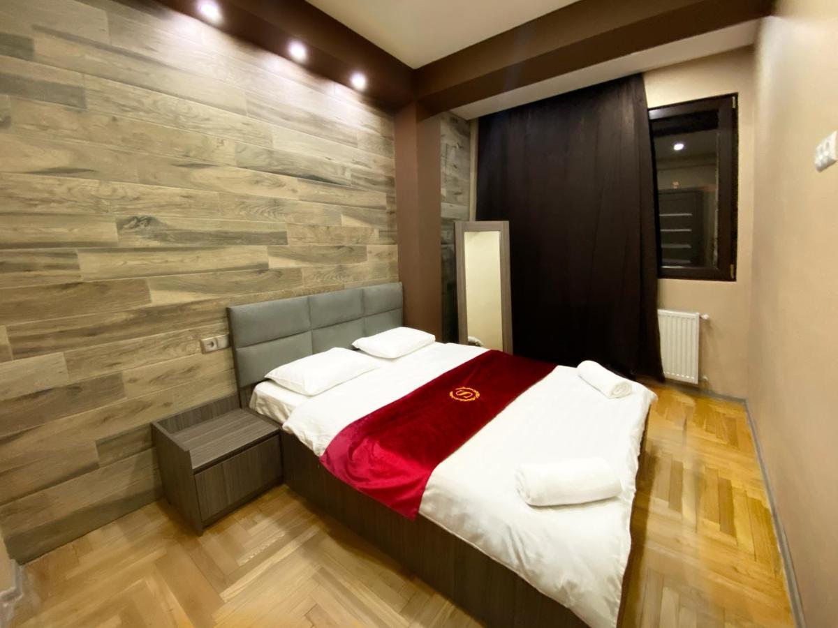Luxury 4-Bedroom Apartment In The Center Tbilisi Exterior photo
